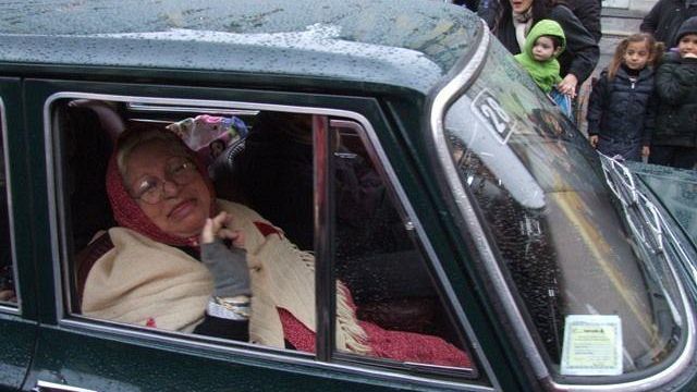 Torna la tradizionale Befana in auto d’epoca al Meyer e in piazza Repubblica