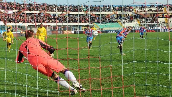A Catania un rigore punisce i Viola