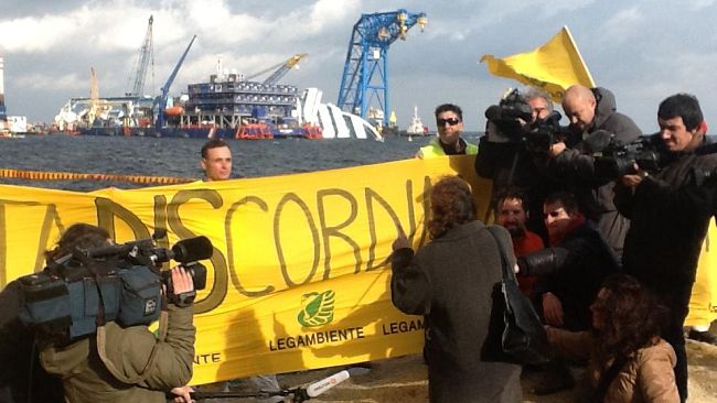 Concordia, Osservatorio a Firenze: riparare e svuotare lo scafo per la rimozione