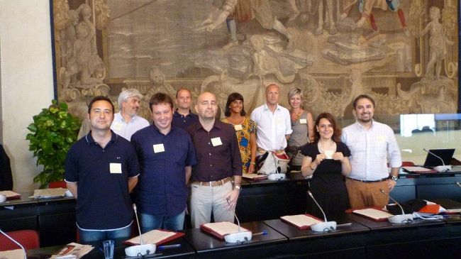 No alla legge bavaglio: con il post-it in Consiglio provinciale