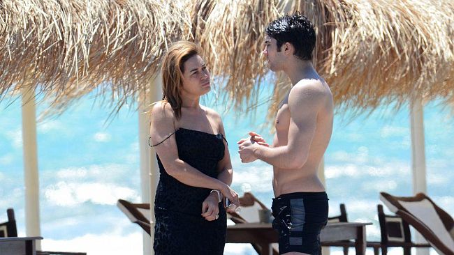 Lory Del Santo in spiaggia in Versilia