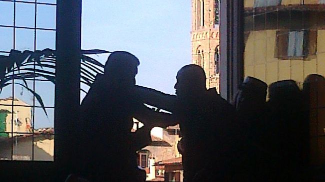 Minaccia di gettarsi da Palazzo Vecchio, interrotto il consiglio