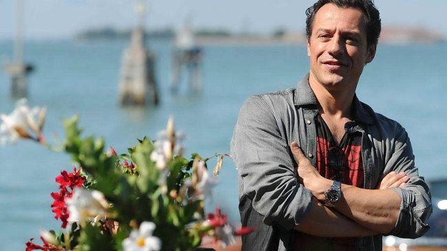 Allo Stensen il film ‘L’arbitro’: il calcio raccontato da Stefano Accorsi