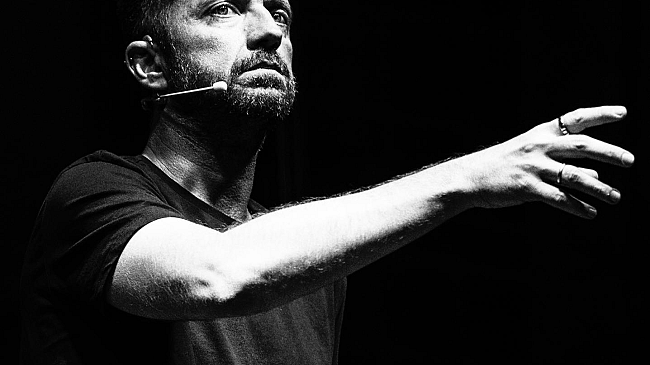 A Seravezza lo spettacolo di Andrea Scanzi sui 50 anni dal Festival di Woodstock