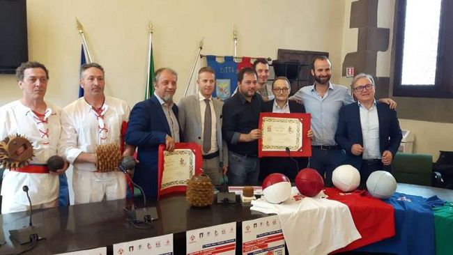 ​Gemellaggio Calcio Storico Fiorentino e Palla al bracciale di Treia