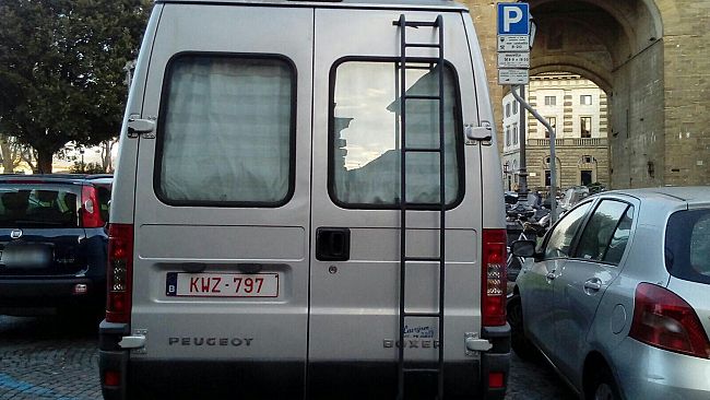 ​Furgone con targhe false scoperto a Firenze dalla Polizia Municipale