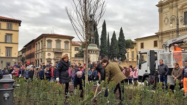 San Marco, nuova vita: il sindaco pianta i nuovi alberi 