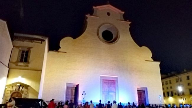 Le notti di Santo Spirito tra gang, sostanze e fuochi d'artificio
