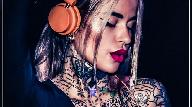in-console-la-modella-e-influencer-da-400000-followers-su-instagram