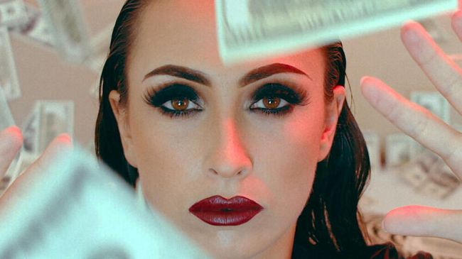 Light On: il nuovo singolo di Lialai