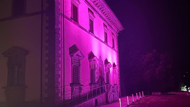 Villa Poggio Reale si tinge di rosa per Airc