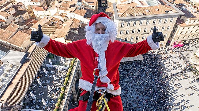 Edilizia acrobatica: a Firenze la Befana vien di ... giorno