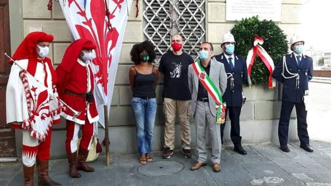 Corona di alloro per ricordare il soldato inglese Hugh Snell