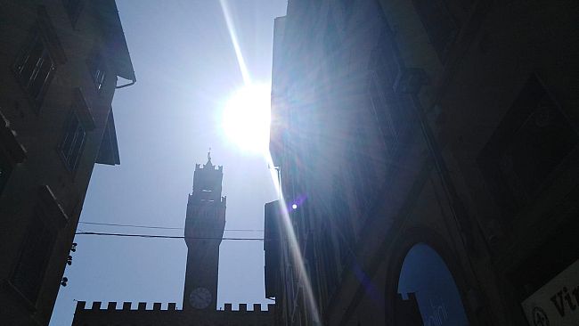 Caldo a Firenze: allerta arancione oggi e domani, codice rosso mercoledì
