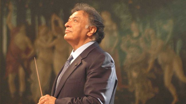 I 90 anni di Zubin Mehta sul palco del Maggio a dirigere l'orchestra