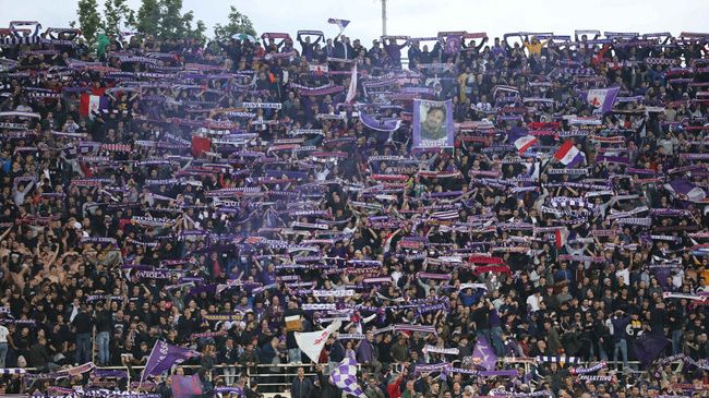 Alla fine i viola pareggiano e restano in Serie A, ma sono in vendita