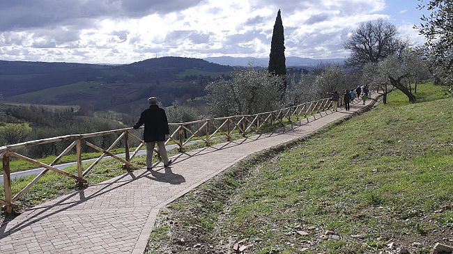 Toscana: a maggio ritornano legali le passeggiate