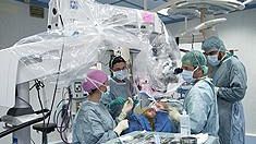 Il primo impianto di retina artificiale a Careggi