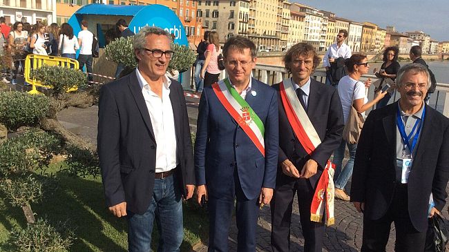 Internet Festival 2014, primo giorno tra drone, incontri, writers e flash mob