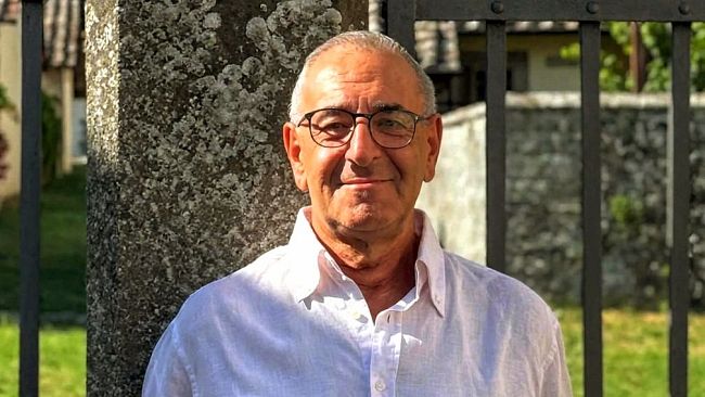 Insegnava divertendo: morto a 69 anni il grande prof Carlo Savelli