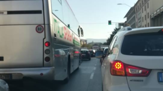 Fuga di gas in piazza della Libertà, traffico in tilt