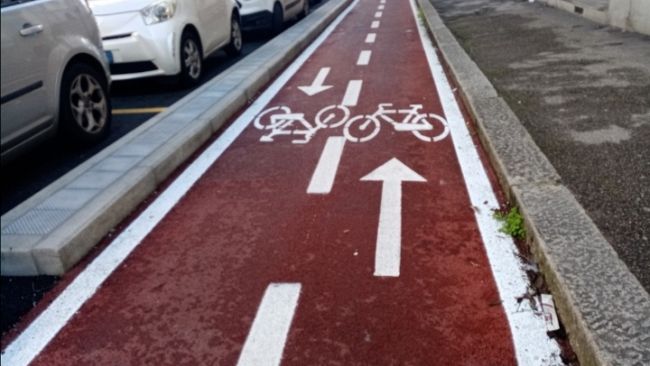 Mancata precedenza? Spacca la testa al ciclista