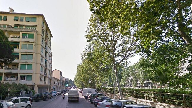 Non si ferma all’alt dei vigili, ne investe uno e scappa causando un altro incidente, arrestato