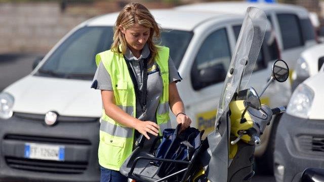 Poste: nuove divise per i portalettere della Provincia di Firenze