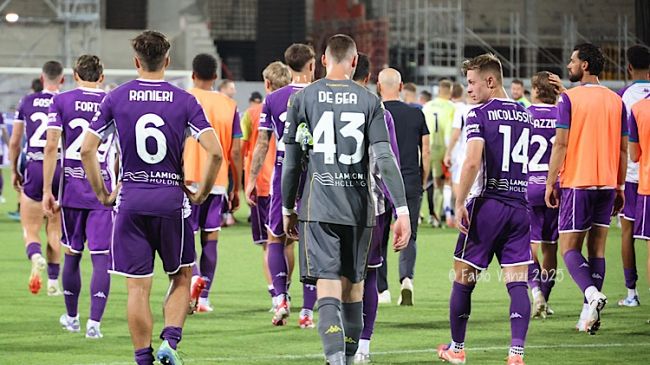 La Fiorentina è raccapricciante, il Como gioca e passa al Franchi