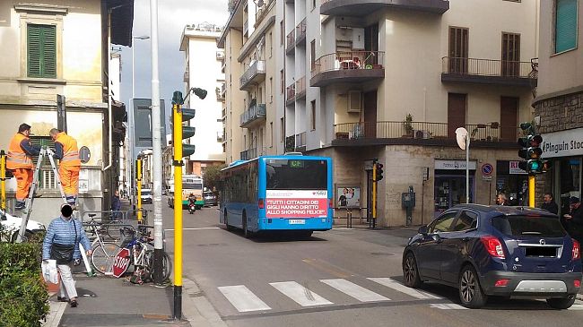 Incidente, coinvolto un ciclista: semaforo installato da pochi giorni