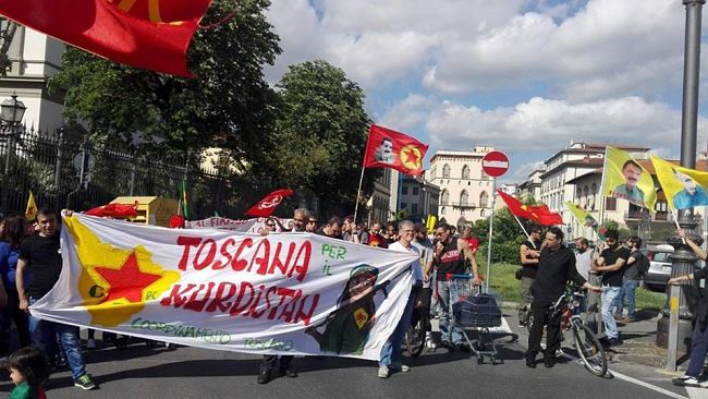 Comunità Kurda Toscana: manifestazione in centro a Firenze