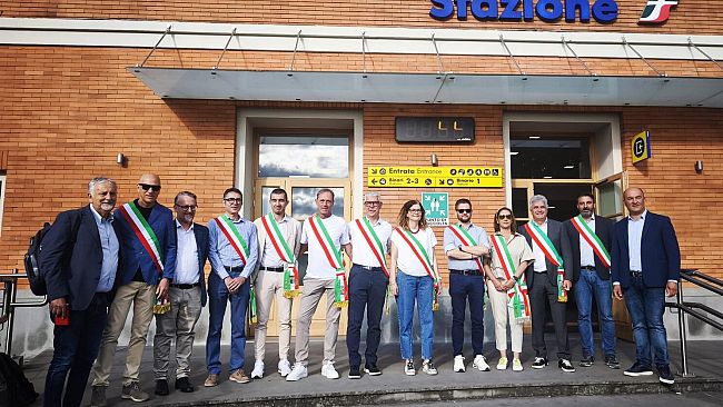 Flash mob alla stazione Santa Maria Novella per i treni in Valdarno