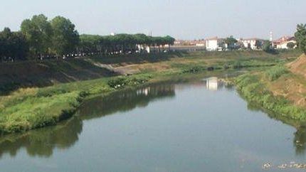 Allarme siccità: in Toscana si cammina nei fiumi in secca