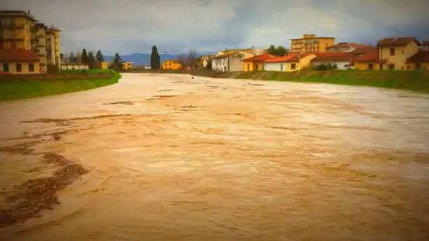 Il punto sui fiumi e torrenti in piena in Toscana, il Bisenzio si gonfia VIDEO