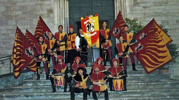 Il giglio sventola nel cielo nazionale