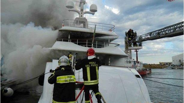 Livorno: fiamme su uno yacht