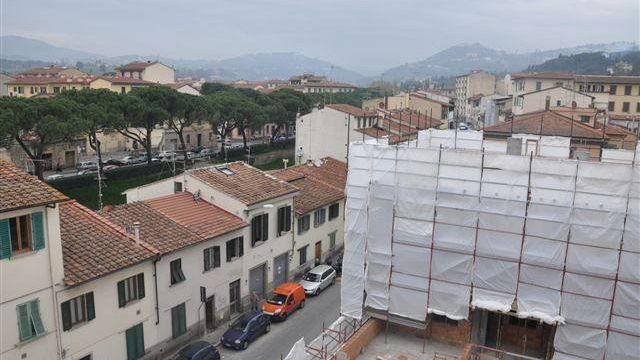 Sospensione dei lavori di ristrutturazione edilizia in via Boccaccio