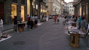 Gli ambulanti dicono no a Piazza San Firenze<BR>Perché non spostare le bancarelle da via de’ Gondi a via dei Magliabechi?