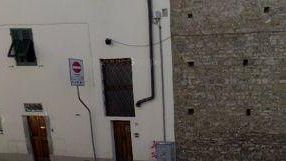 Via della Scala: tranciati cavi telefonici