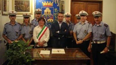 Empoli rende omaggio ai vigili che hanno aiutato gli abruzzesi
