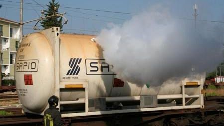 Cisterna ferroviaria perde azoto. Intervenuti i Vigili del Fuoco