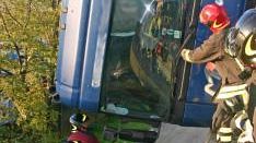 Incidente in A1: Tir si ribalta e volano mattoni su auto in transito