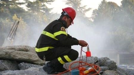 Toscana in fiamme, focolai sparsi e poca acqua per fronteggiare il fuoco