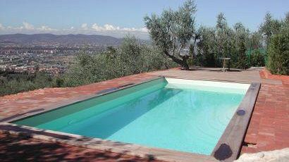 Ecomostri scheletriti e villette abusive ancora in piedi in Toscana perché gli abbattimenti costano