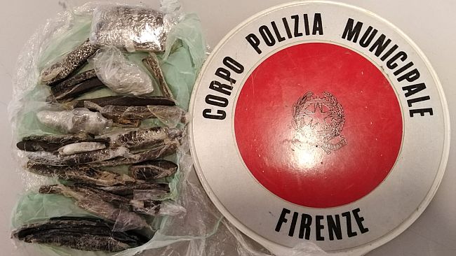 Il cane Piper ancora in azione: recuperato oltre mezz'etto di hashish