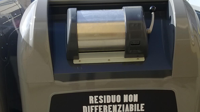 No ai cassonetti elettronici aperti durante le partite allo stadio