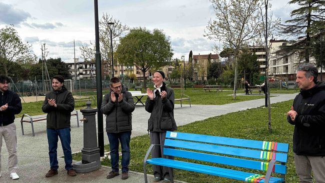 Giornata dell'autismo: due panchine blu a Firenze e Scandicci