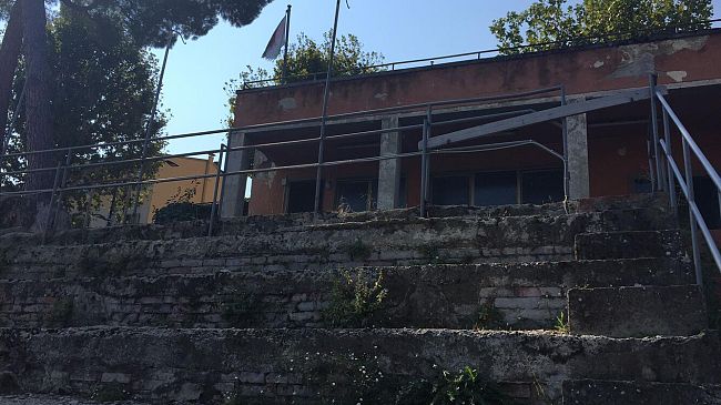 Fi-Pi-Li: crolla un cartello durante il temporale