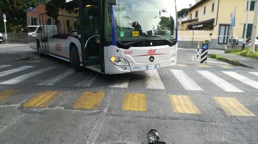 Autobus investe anziana, ritirata la patente all'autista