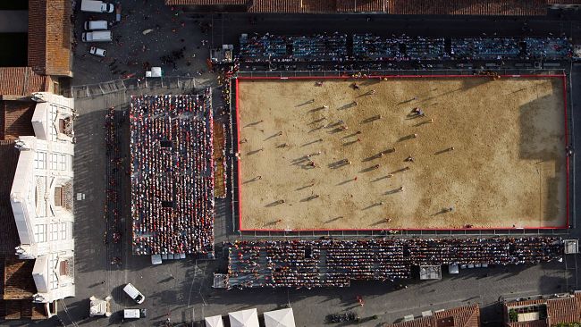 in-piazza-santa-croce-la-leone-boxing-night